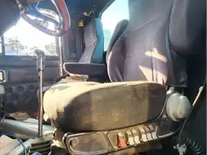 Used 2001 Kenworth W900 Seat (Stock #P-103601)) Part Image