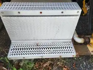 Used 2001 Peterbilt 357 Battery Box Cover (Stock #P-100956)) Part Image