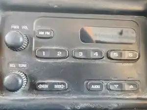 Used 2003 Chevrolet C7500 Radio (Stock #P-495581)) Part Image