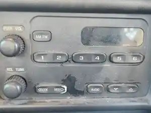 Used 2004 GMC C7500 Radio (Stock #P-109538)) Part Image