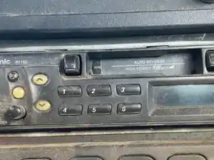 Used 2004 International 8600 Radio (Stock #P-83805)) Part Image