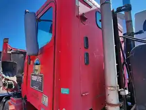 Used 2005 Freightliner Columbia 120 Cab (Stock #P-90246)) Part Image