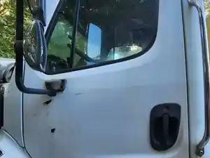 Used 2005 Freightliner M2 112 Medium Duty Door (Stock #P-110332)) Part Image