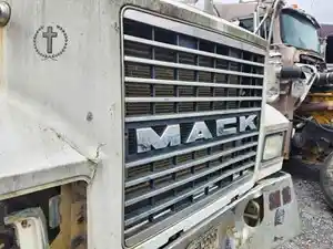 Used 2007 Mack CHN613 Grille (Stock #P-109265)) Part Image