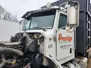 Used 2007 Peterbilt 330 Cab (Stock #P-500223)) Part Image