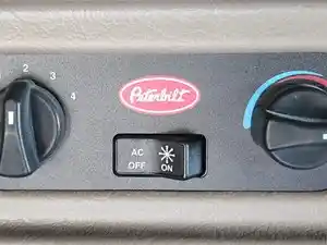 Used 2007 Peterbilt 379 Heater/AC Control Assy (Stock #P-72674)) Part Image