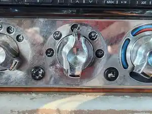 Used 2007 Peterbilt 379 Heater/AC Control Assy (Stock #P-72648)) Part Image