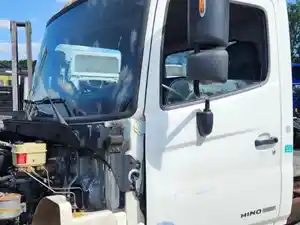 Used 2009 Hino 185 Cab (Stock #P-87424)) Part Image