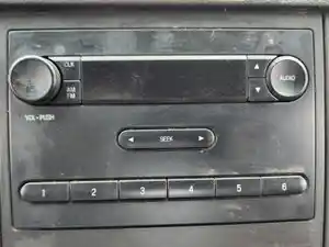 Used 2011 Ford F-750 Radio (Stock #P-105120)) Part Image