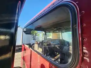 Used 2012 Peterbilt 367 Back Window Image