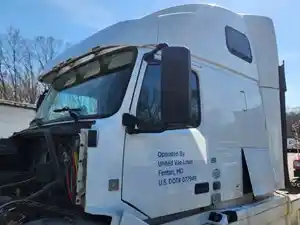 Used 2013 Volvo VNL Cab (Stock #P-501904)) Part Image