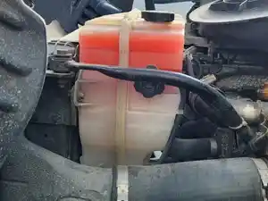 Used 2014 Freightliner Cascadia 113 Coolant Reservoir (Stock #P-67318)) Part Image