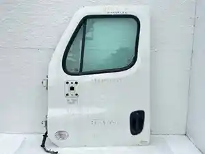 Used 2014 Freightliner Cascadia 125 Door (Stock #P-55637)) Part Image
