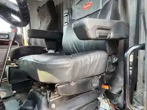 Used 2014 Peterbilt 388 Seat (Stock #P-103473)) Part Image