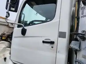 Used 2015 Hino 268 Cab (Stock #P-100129)) Part Image