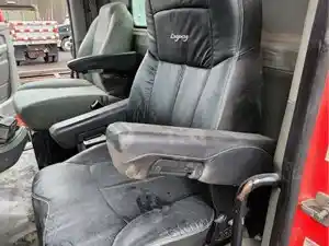 Used 2015 Kenworth T880 Seat (Stock #P-492011)) Part Image