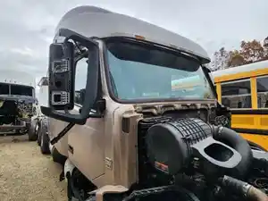 Used 2015 Volvo VNL Cab (Stock #P-113554)) Part Image