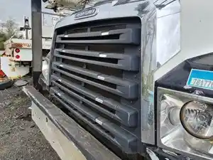 Used 2016 Freightliner 114SD Grille (Stock #P-77698)) Part Image