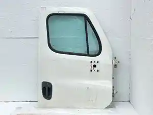 Used 2016 Freightliner Cascadia 125 Door (Stock #P-81518)) Part Image