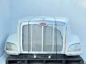 Used 2016 Peterbilt 587 Hood (Stock #P-85702)) Part Image