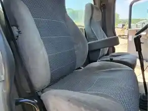 Used 2017 Peterbilt 365 Seat (Stock #P-105730)) Part Image