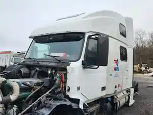 Used 2017 Volvo VNL Cab (Stock #P-498053)) Part Image