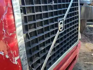 Used 2017 Volvo VNL Grille (Stock #P-75893)) Part Image