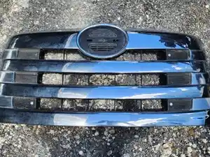 Used 2018 Hino 338 Grille (Stock #P-504516)) Part Image