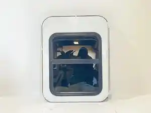 Used 2018 Kenworth T680 Back Window Image