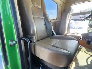 Used 2018 Kenworth T880 Seat (Stock #P-496345)) Part Image