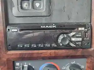 Used 2018 Mack GU533 Radio (Stock #P-111205)) Part Image