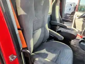 Used 2019 Kenworth T680 Seat (Stock #P-114545)) Part Image