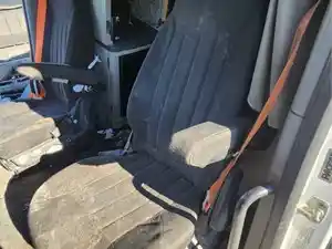 Used 2019 Peterbilt 579 Seat (Stock #P-114340)) Part Image