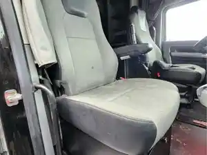 Used 2020 Kenworth T680 Seat (Stock #P-111296)) Part Image