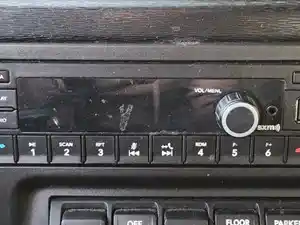 Used 2021 International RH613 Radio (Stock #P-115105)) Part Image