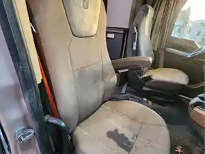 Used 2021 Kenworth T680 Seat (Stock #P-114449)) Part Image