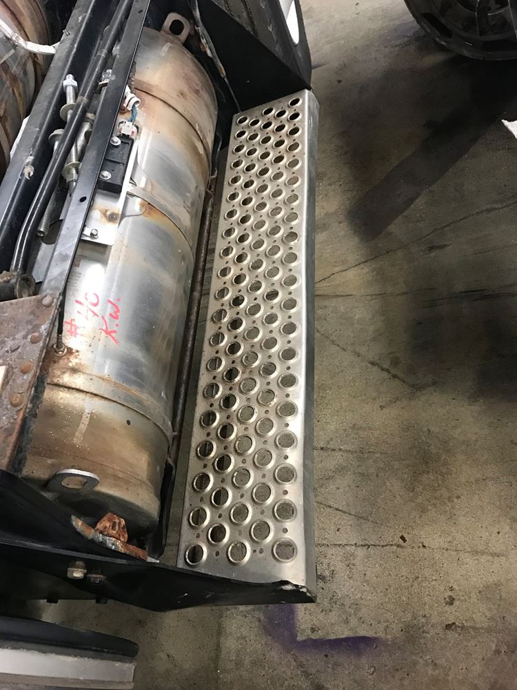 2013 Kenworth T660 (Stock SV10013) Fuel Tank Steps TPI