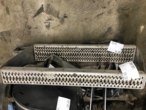 Used 2015 Peterbilt 567 Fuel Tank Step (Stock #SV-29-4)) Part Image