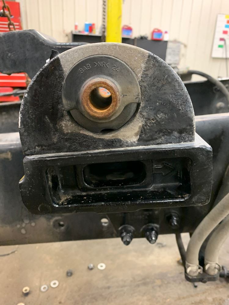 2016 Kenworth T680 (Stock SV11710) Cab Mounts TPI