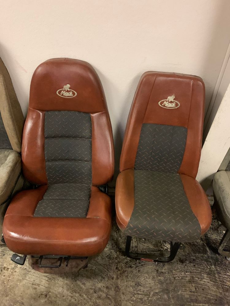 2016 Mack CXU613 (Stock P542) Seats TPI