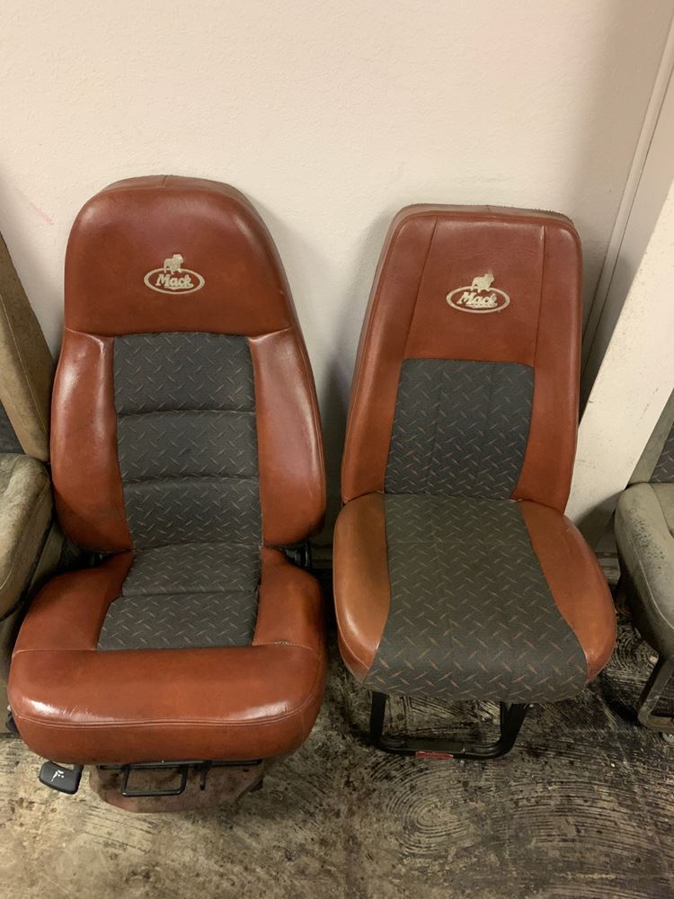 2016 Mack CXU613 (Stock P542) Seats TPI