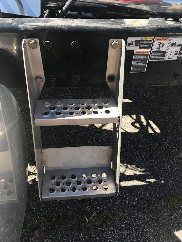 2017 Kenworth T680 (Stock SV1108) Fuel Tank Steps TPI