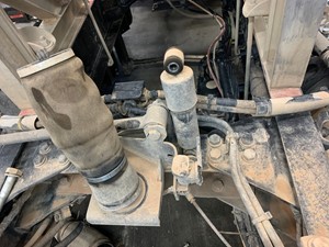 Used 2019 Kenworth T880 Cab Mount (Stock #SV-133-17)) Part Image