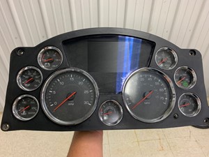 Used Kenworth T680 Instrument Cluster Image