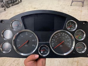Used Universal Kenworth T680 Instrument Cluster Image