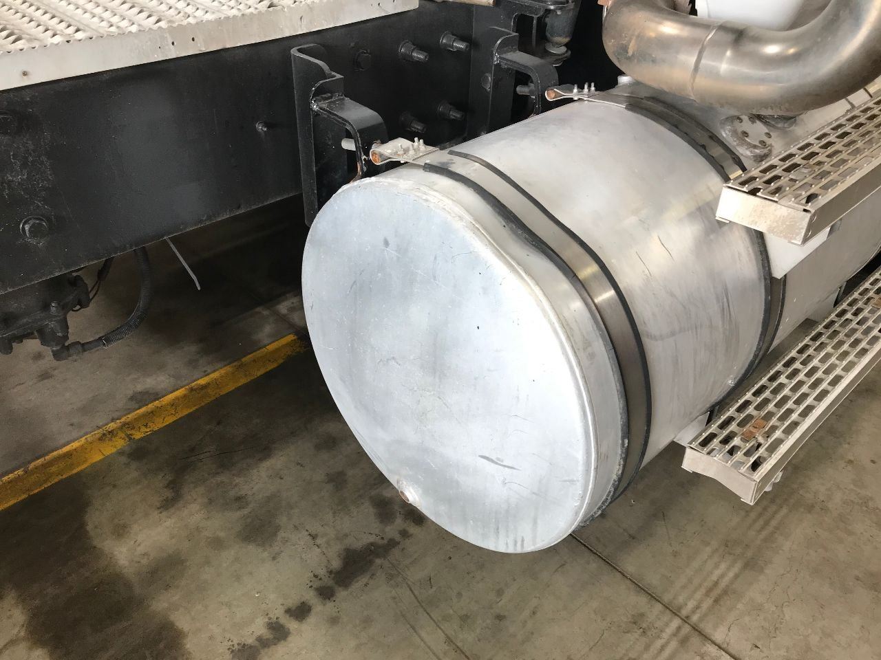 2002 Mack GRANITE (Stock #24931385) | Fuel Tank Brackets | TPI