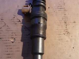 Used Volvo D13 Injector (Stock #P-7483)) Part Image