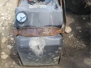 Used Detroit HDEP DEF Tank (Stock #WES17-2030-DEFTNK)) Part Image