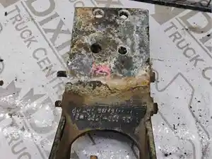 Used 2000 FREIGHTLINER FLD120 Cab Mount Image