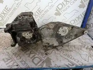 Used Engine Mount (Stock #CAT-5881-ENGBRKT)) Part Image
